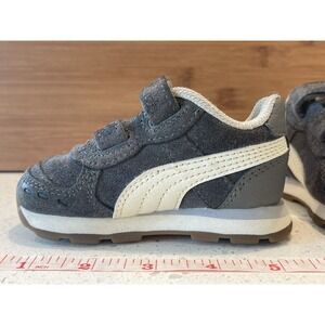 PUMA Toddler Suede Gray With White Sneaker Athletic Shoe Size‎ C4
